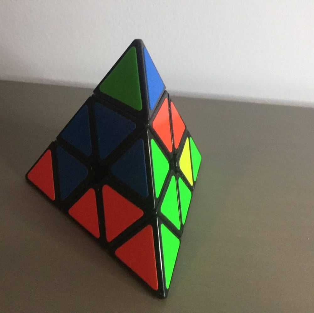 RUBIK'S TRIANGLE